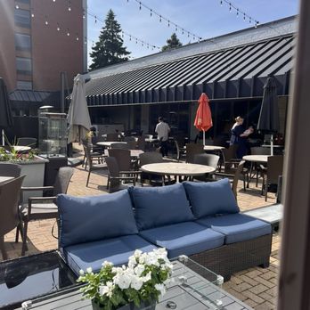 Bella Napoli - Patio - Italian Near Me - Schaumburg, Illinois