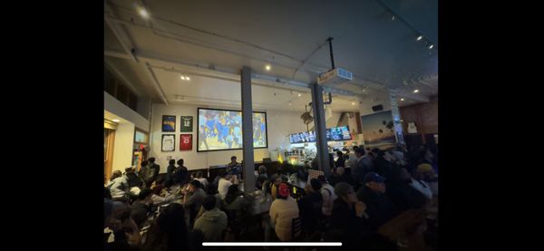 Cali's Sports Bar & Kitchen by null