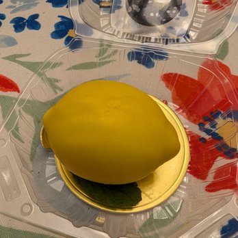 La Luna Tea and Dessert Bar - Lemon Mousse - Desserts Near Me - Las Vegas, Nevada
