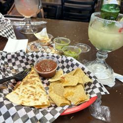 Mojo's Texmex Smokehouse & Grill - Getting tru It.....