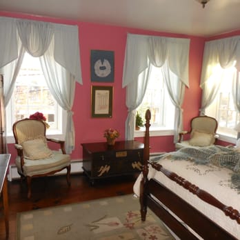 Pig Hill Inn - Bella Rose room - Bed & Breakfast Near Me - Cold Spring, New York