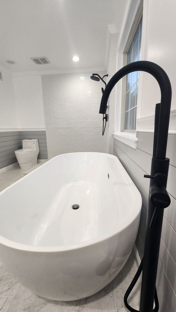 Slide of Gomez Professionals