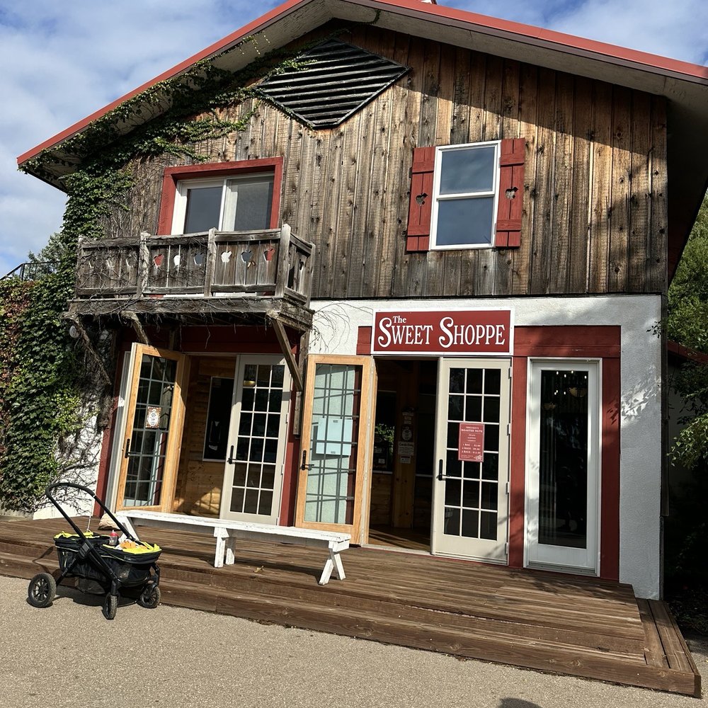 Minnesota Harvest Apple Orchard - Quick service sweets - Pick Your Own Farms Near Me - Jordan, Minnesota