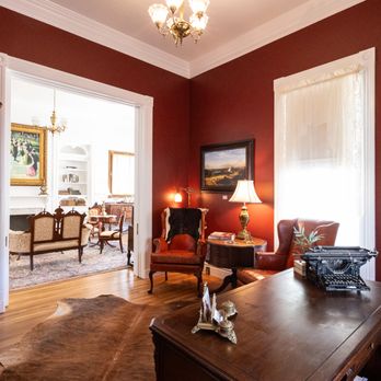 The Queen On Main - The study is warm and inviting and feels like one just stepped into a western movie but up a notch in beautiful decor. Big screen TV/stereo. - Vacation Rentals Near Me - Winters, California The Queen On Main - The study is warm and inviting and feels like one just stepped into a western movie but up a notch in beautiful decor. Big screen TV/stereo. - Vacation Rentals Near Me - Winters, California