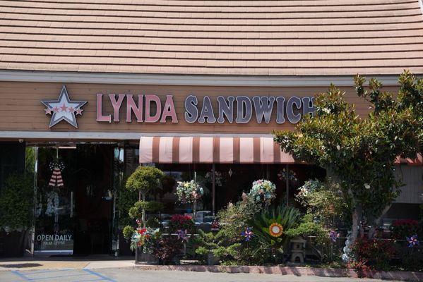 Lynda Sandwich by null
