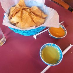 El Traviezo Mexican Food - Chips and salsa