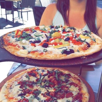 Bear Street Tavern - Pizza Near Me - Banff, Alberta Bear Street Tavern - Pizza Near Me - Banff, Alberta