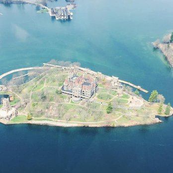 1000 Islands Helicopter Tours - Boldt Castle - Tours Near Me - Gananoque, Ontario