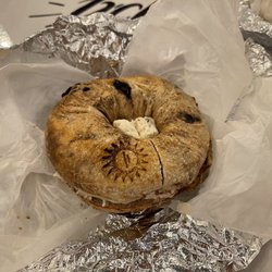 Raisin bagel with walnut CC