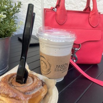 Pasion Del Cielo Coffee - Midtown - Cinnamon roll and caramel frappe - Coffee & Tea Near Me - Miami, Florida