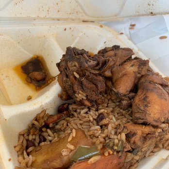Caribbean Jerk Palace - Brown stew chicken. Thrown all over. Cashier has Trash attitude just like the food and place. - Caribbean Near Me - Chicago, Illinois