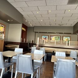 Habit Burger & Grill - Dining room