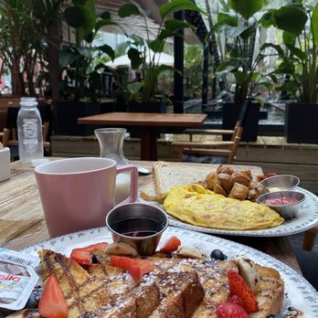 Orange Blossom - Ham & Cheese Omelette Nutella French Toast - Breakfast & Brunch Near Me - Miami Beach, Florida Orange Blossom - Ham & Cheese Omelette Nutella French Toast - Breakfast & Brunch Near Me - Miami Beach, Florida