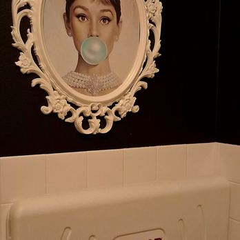 La Luna Tea and Dessert Bar - Baby changing table available in the women's bathroom - Desserts Near Me - Las Vegas, Nevada