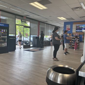 Tony's Donuts & Cafe - Clean, bright entry. - Breakfast & Brunch Near Me - Maryland Heights, Missouri