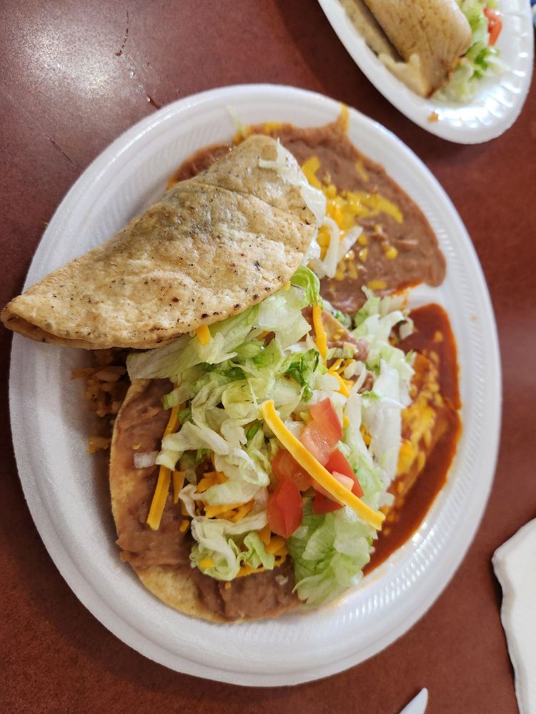 Los Hermanos Restaurant & Lounge