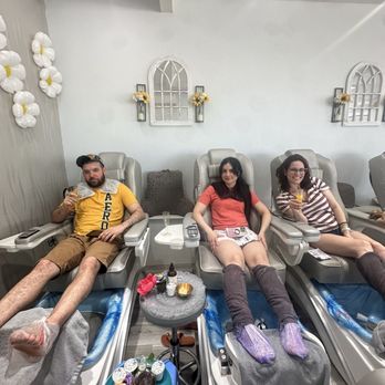 Top Nails - Mimosas - Nail Salons Near Me - Las Vegas, Nevada