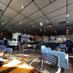 Six Twelve Coffeehouse & Bar - Comfie environment