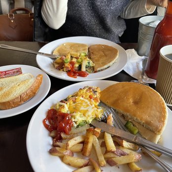 Rialto Cafe - Breakfast & Brunch Near Me - Fullerton, California Rialto Cafe - Breakfast & Brunch Near Me - Fullerton, California