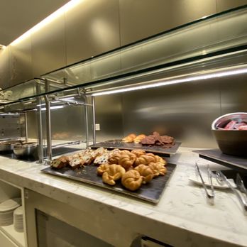 United Club - Food Bar - Airport Lounges Near Me - Chicago, Illinois United Club - Food Bar - Airport Lounges Near Me - Chicago, Illinois