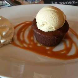 Le Tablier - Fondant au chocolat avec une boule de glace