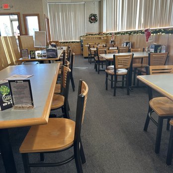 Domenic's & Vinnie's Pizza - The other half of the seating area - Pizza Near Me - Middlebury, Connecticut