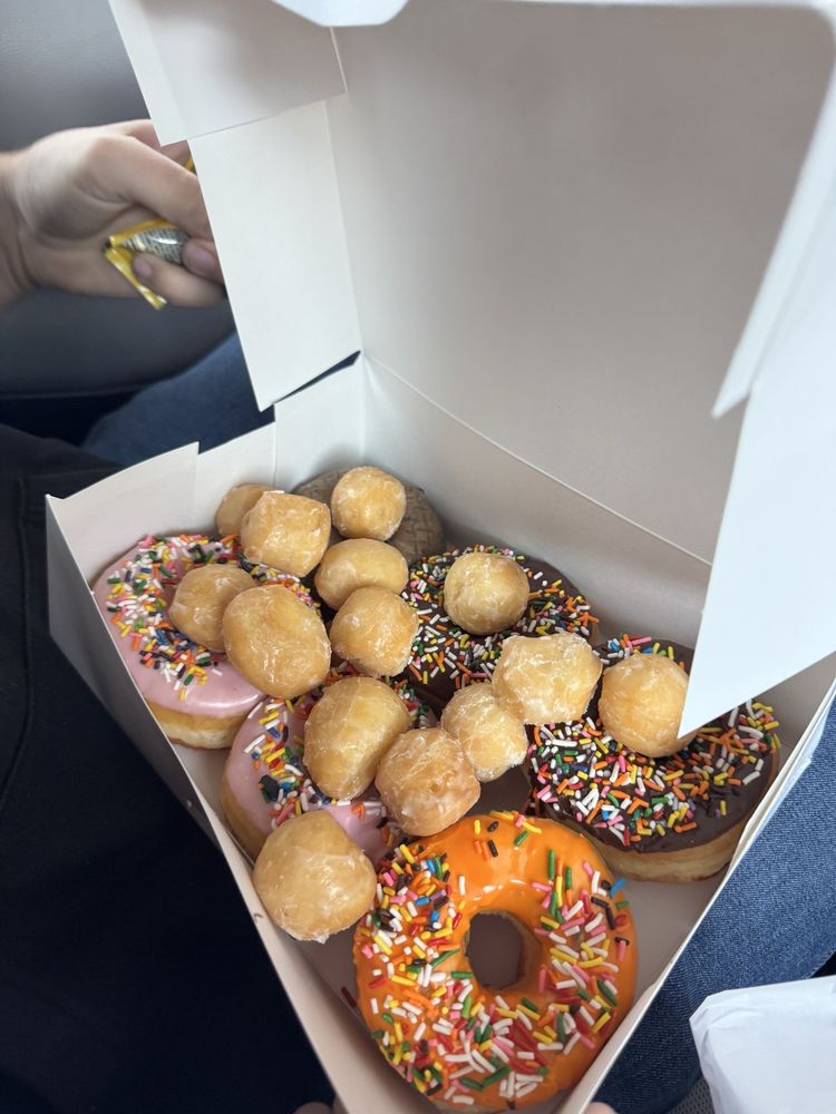 The Donut Palace Logo