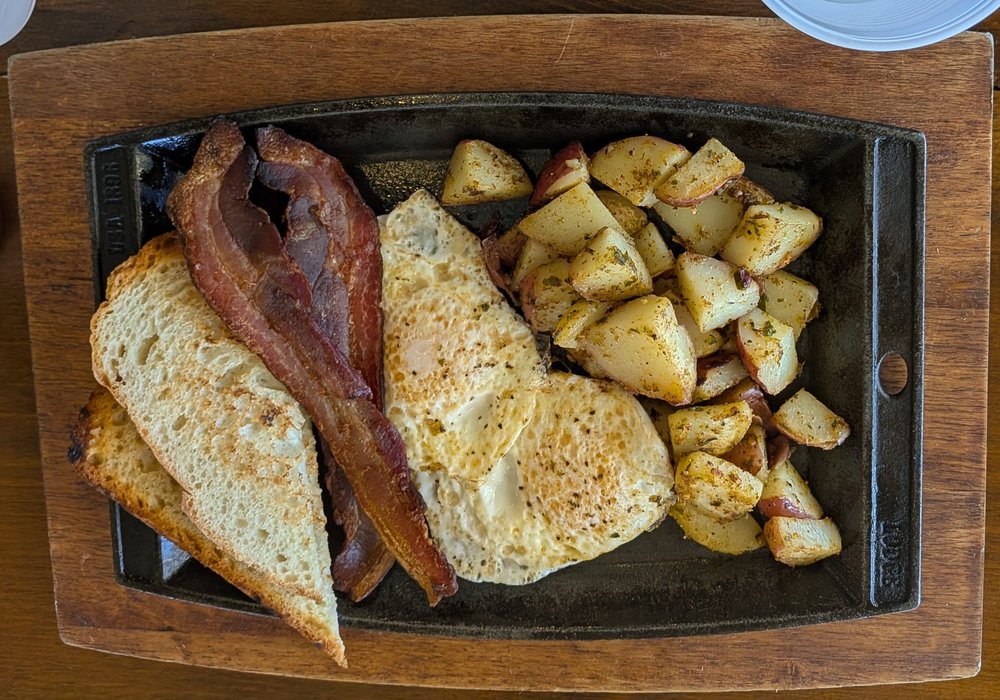 Lettuce Indulge Logo