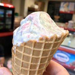Scoops Ice-Cream & Cafe - Cotton candy cone