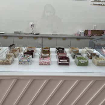 Fantasticks - The various toppings even include dry rose petals. - Gelato Near Me - Gaithersburg, Maryland Fantasticks - The various toppings even include dry rose petals. - Gelato Near Me - Gaithersburg, Maryland