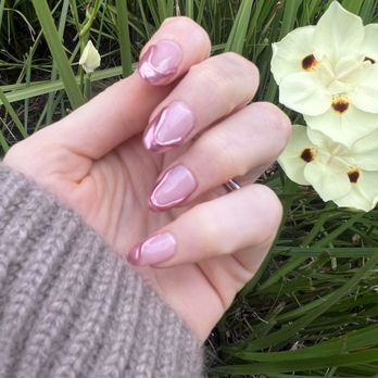 Bicolor Nail Studio - Chrome design gel manicure - Nail Salons Near Me - Beverly Hills, California