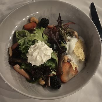Le Kliff - Red berry salad - Seafood Near Me - Boca de Tomatlán, JAL