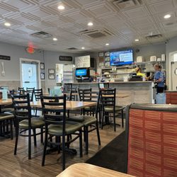 Sal's Place Family Restaurant - Dining area