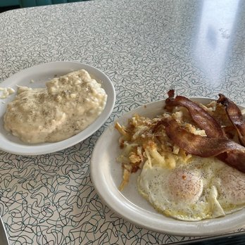 Dale's Diner - Bacon n eggs over easy; hash browns with biscuits & gravy - Diners Near Me - Long Beach, California