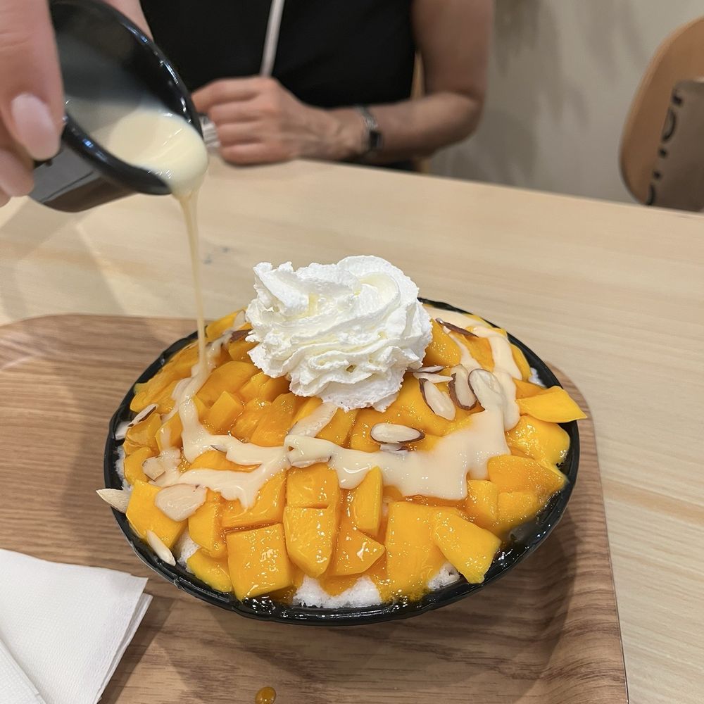 Jejubing Dessert Cafe - Desserts Near Me - Honolulu, Hawaii