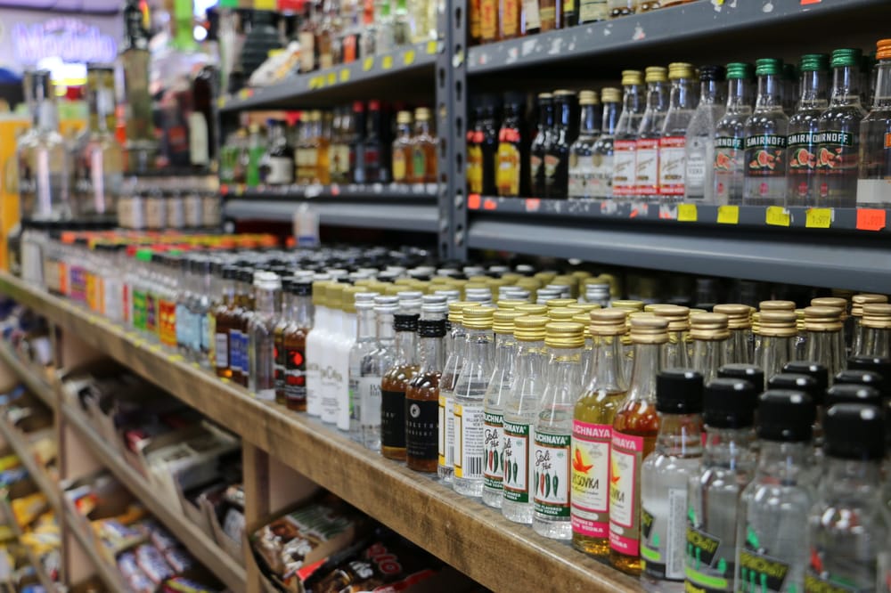 Jere's Liquors Logo