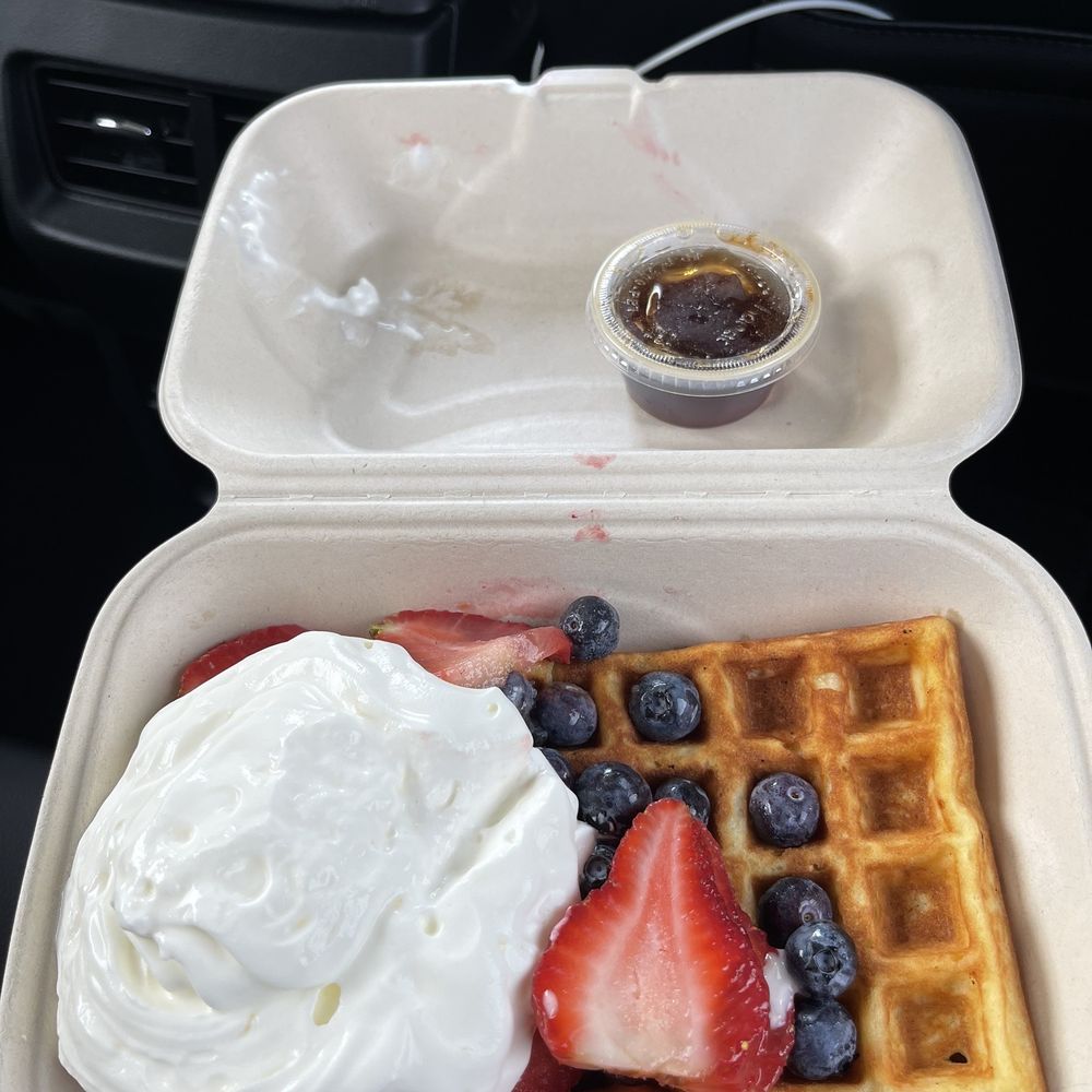 Fresh fruit waffle Fresh fruit waffle