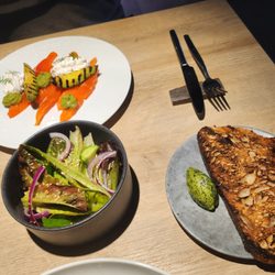 Le 101 - Gravlax, toasted bread and pate-croute