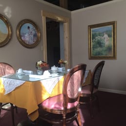 The dinning area is larger than I expected. They have 2 & 4 person tables.  The tea list is huge