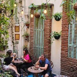 Wonderland Café - Courtyard dining