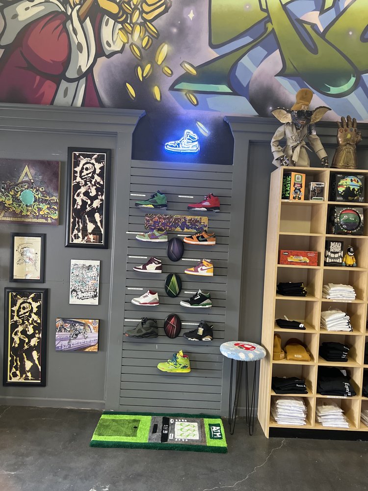 EXPENSIVE HABITS URBAN OUTFITTERS AND GALLERY Updated September 2024 114 SW 6th Ave