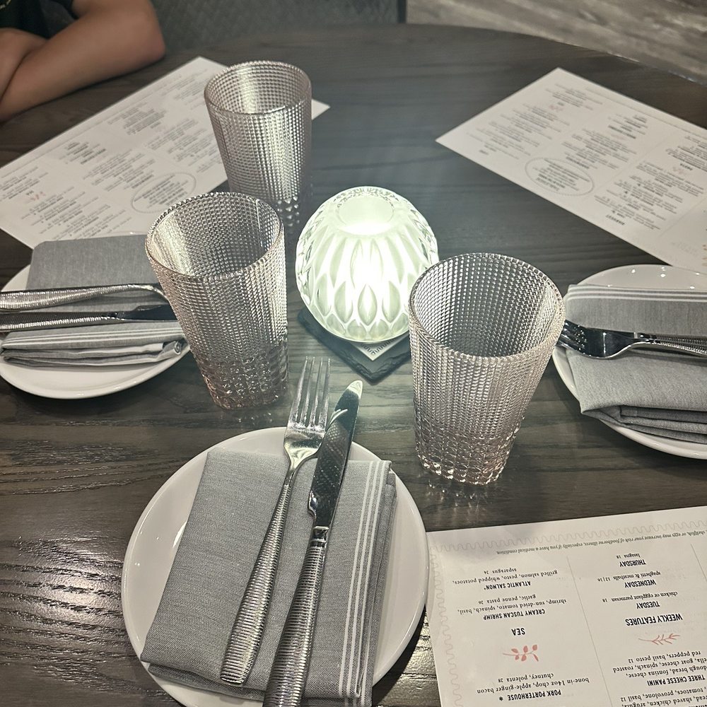 Bella - Table settings - Italian Near Me - Maryville, Tennessee Bella - Table settings - Italian Near Me - Maryville, Tennessee