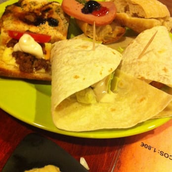 Kaña Makan - Montaditos varios y baba ganug (paté de berenjena) para untar - Mediterranean Near Me - Valencia, V