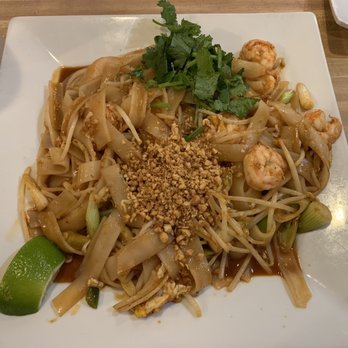 Het Say Vietnamese Kitchen - shrimp pad thai - Vietnamese Near Me - Austin, Texas