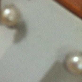 JLG Jewelry - Darling faux pearl and crystal stud earrings that I bought as a present. Sorry the image isn't so clear. - Jewelry Near Me - San Juan, Puerto Rico JLG Jewelry - Darling faux pearl and crystal stud earrings that I bought as a present. Sorry the image isn't so clear. - Jewelry Near Me - San Juan, Puerto Rico