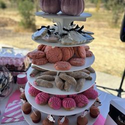 Las Hijas Del Gallo Bakery - Pan Dulce