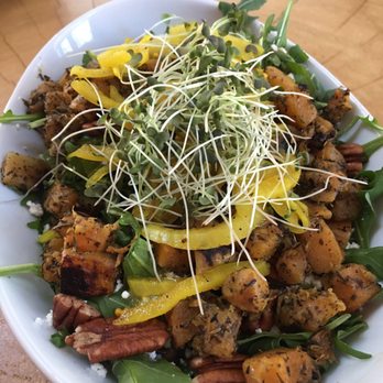 La Souche - Salad - Brewpubs Near Me - Stoneham, Quebec