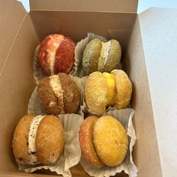 Bar à Beurre - Butter ball cookies - Patisserie/Cake Shop Near Me - Montreal, Quebec Bar à Beurre - Butter ball cookies - Patisserie/Cake Shop Near Me - Montreal, Quebec