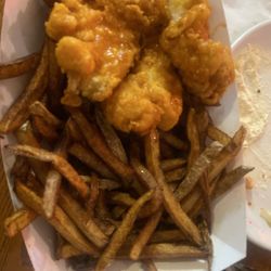 Reed Town Tavern - Buffalo tenders and hand cut fries