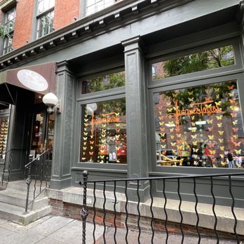 Jacques Torres Chocolate - the outside of a store - Chocolatiers & Shops Near Me - Brooklyn, New York Jacques Torres Chocolate - the outside of a store - Chocolatiers & Shops Near Me - Brooklyn, New York